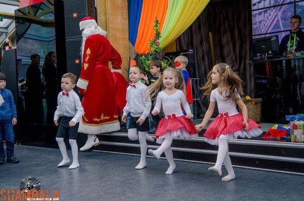 Детский клуб развития "Всезнайка"