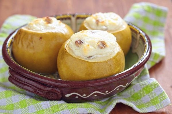 Запеченные с творогом яблоки