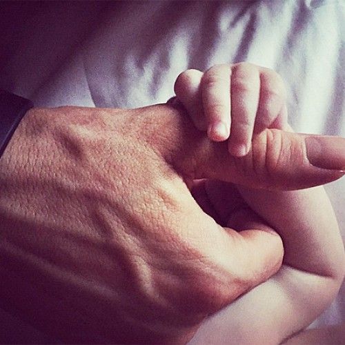 Блейк Лайвли и Райан Рейнольдс показали трогательное фото с дочерью
