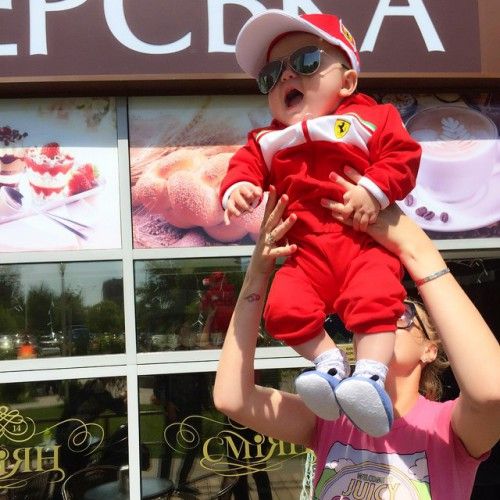 Сын Славы и Эдгара Леонард